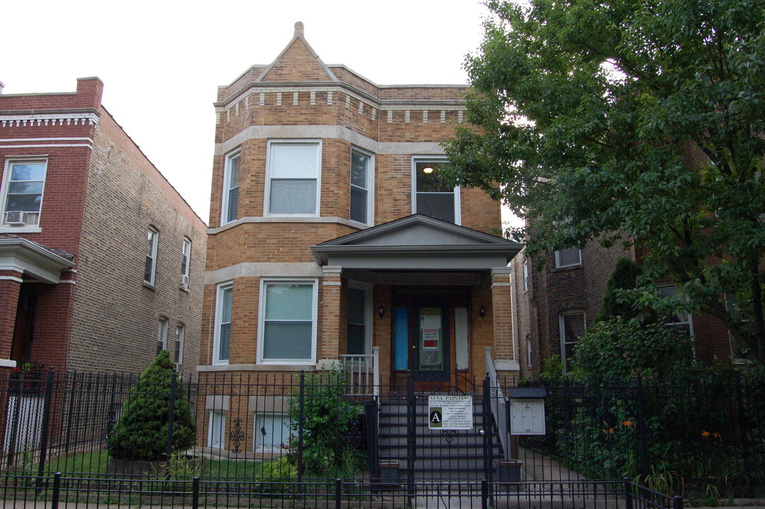 2434 N Harding Ave in Chicago, IL - Building Photo