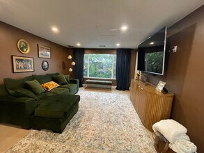 1368 1/2 Yosemite Dr in Eagle Rock, CA - Building Photo - Building Photo