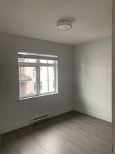 2070 Oak Meadows Dr in Surrey, BC - Building Photo - Building Photo