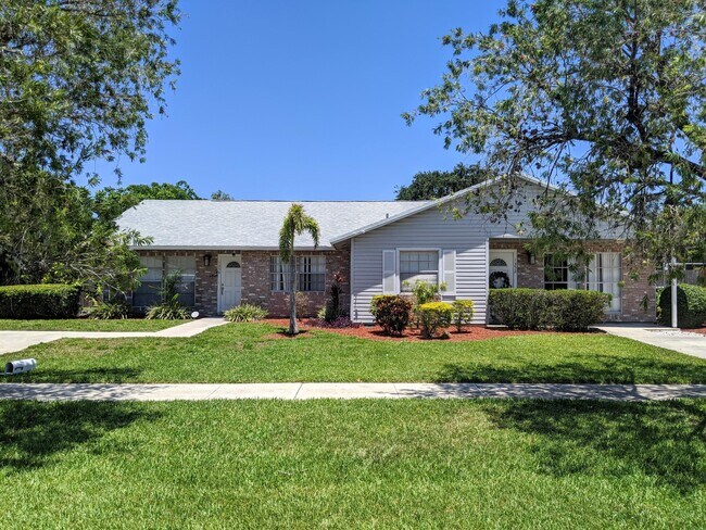 1350 Riverside Cir