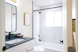 SoTro Apartments in Salt Lake City, UT - Foto de edificio - Building Photo