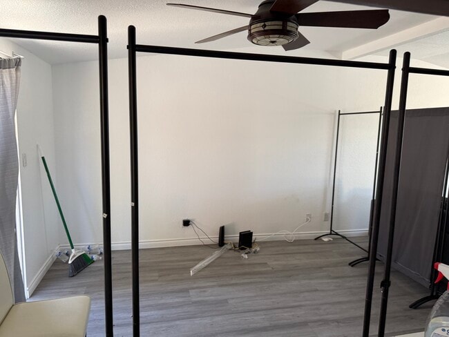 2435 W Broadway in Anaheim, CA - Building Photo - Building Photo
