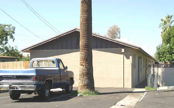 Meadowbrook in Phoenix, AZ - Building Photo