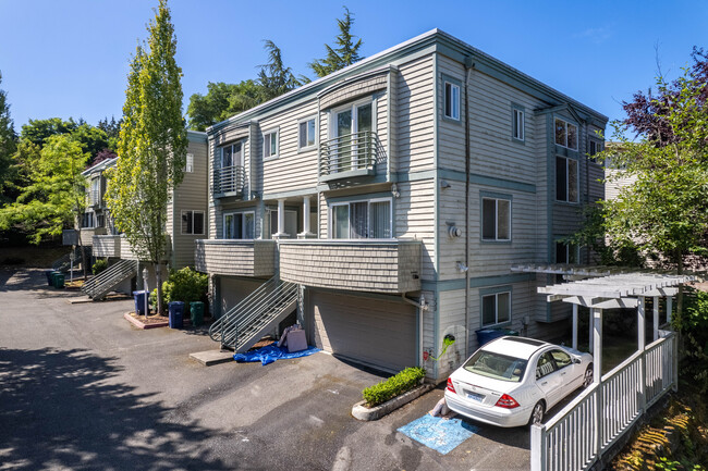 Monterray Townhomes in Kirkland, WA - Building Photo - Building Photo