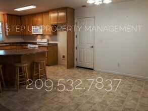 18012 Clouds Rest Rd in Soulsbyville, CA - Building Photo - Building Photo