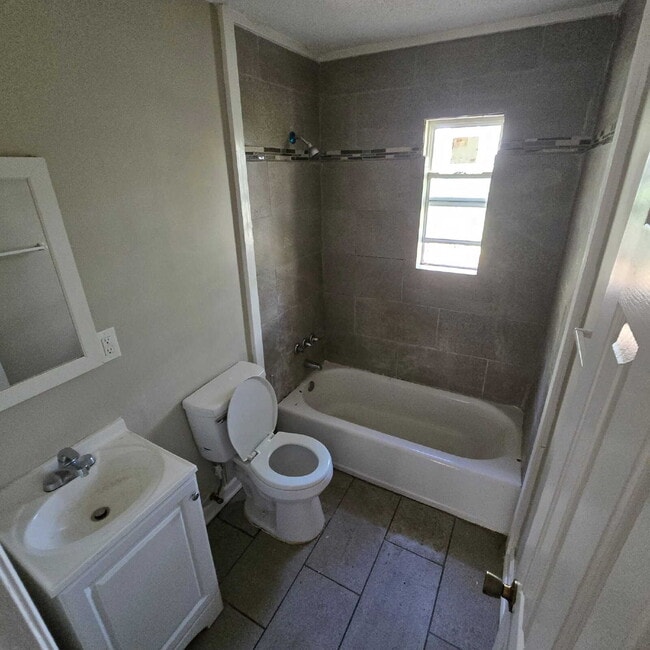 2116 Monroe Ave in Macon, GA - Building Photo - Building Photo