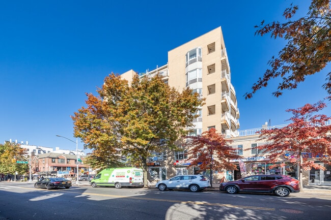 93-05 37th Ave in Jackson Heights, NY - Building Photo - Building Photo