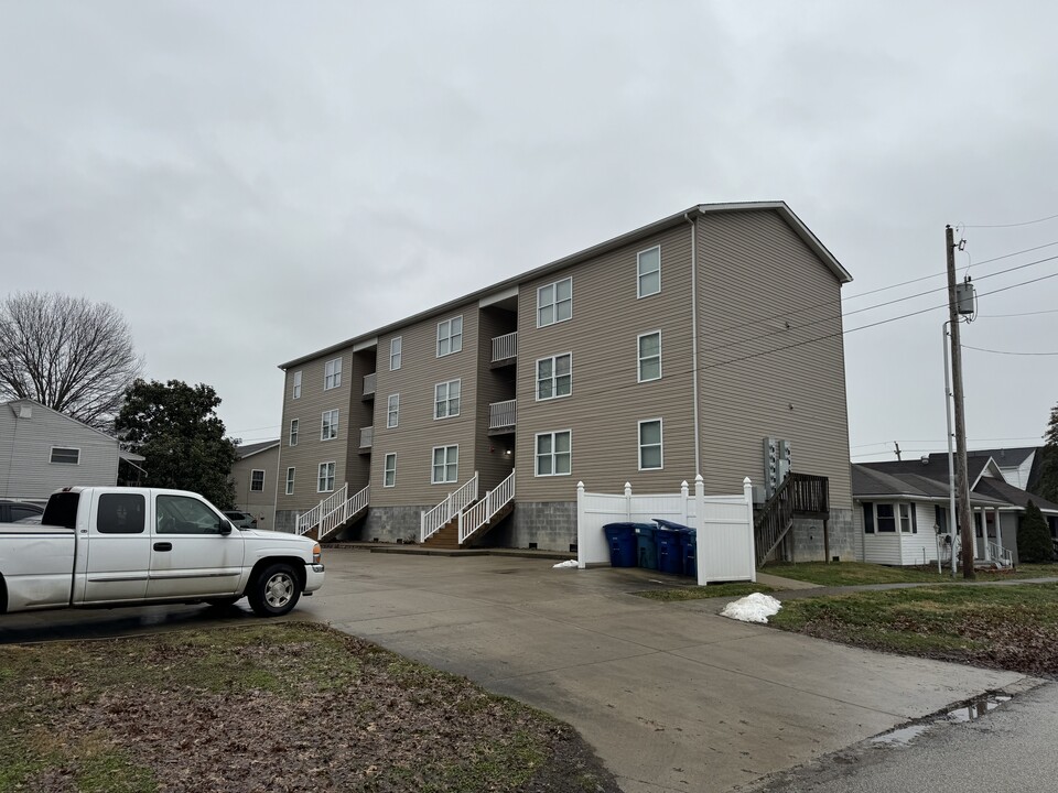 1249 Pike St, Unit Apartment in Milton, WV - Foto de edificio