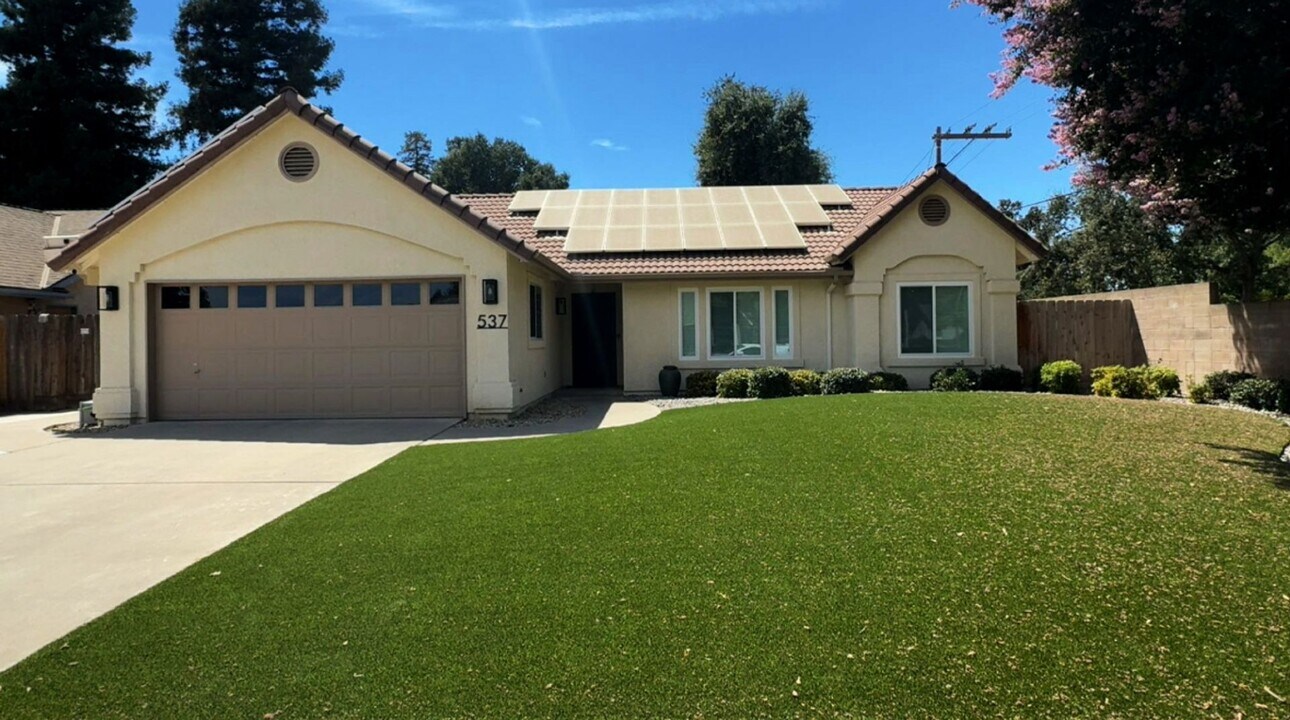 537 N Tommy St in Visalia, CA - Building Photo