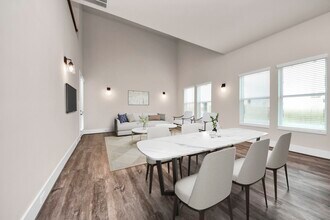 2911 Paul Quinn St in Houston, TX - Building Photo - Building Photo