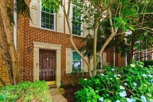 4664 Kirkland Pl in Alexandria, VA - Building Photo