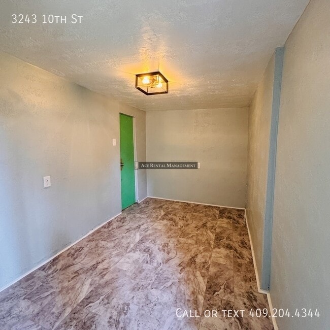 3243 10th St in Port Arthur, TX - Building Photo - Building Photo