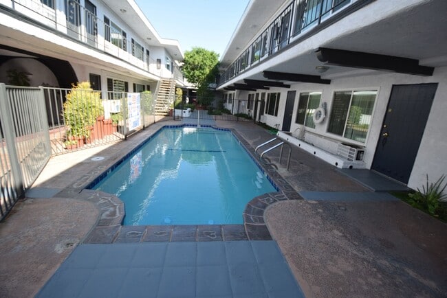14142 Victory Blvd in Los Angeles, CA - Building Photo - Building Photo