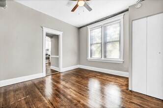 Charleston 2054 W in Chicago, IL - Foto de edificio - Building Photo