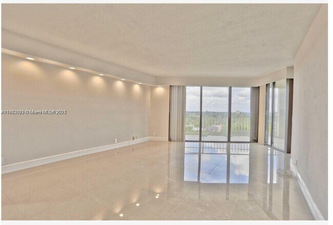 4000 Towerside Terrace in Miami, FL - Building Photo - Building Photo