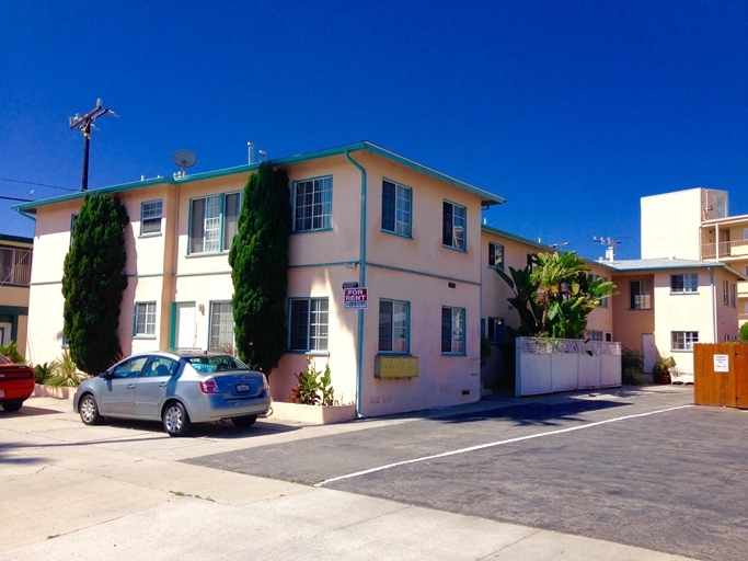 1721 Camino de la Costa in Redondo Beach, CA - Building Photo