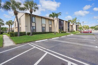 826 Sky Pine Way in Greenacres, FL - Building Photo - Building Photo