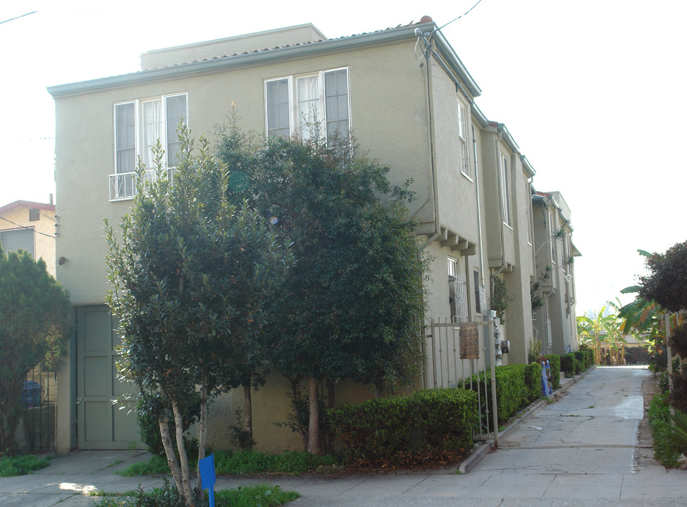 4322-4326 Willow Brook Ave in Los Angeles, CA - Building Photo