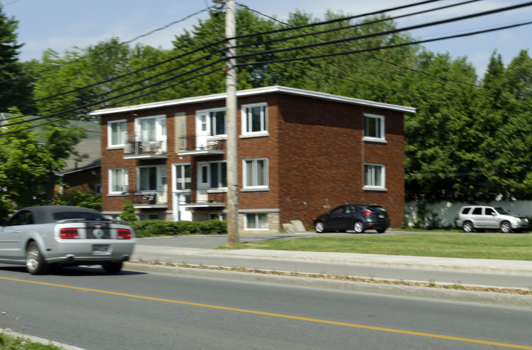 51 de la Grande-Côte in St-Eustache, QC - Building Photo