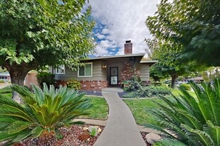 1029-1029 Woodshire Way in Sacramento, CA - Building Photo