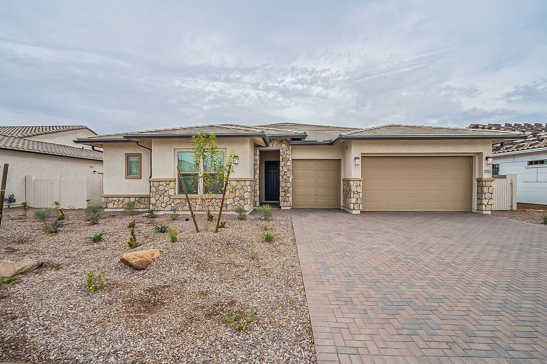 11724 W Pkwy Ln in Avondale, AZ - Foto de edificio