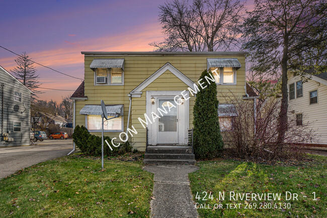 property at 424 N Riverview Dr