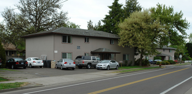 555-565 NW Kings Blvd in Corvallis, OR - Building Photo - Building Photo