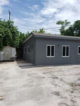 212 NW 11th St-Unit -3 in Pompano Beach, FL - Foto de edificio - Building Photo