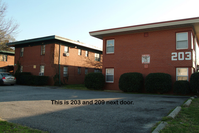 205 E Ocean View Ave in Norfolk, VA - Building Photo - Building Photo