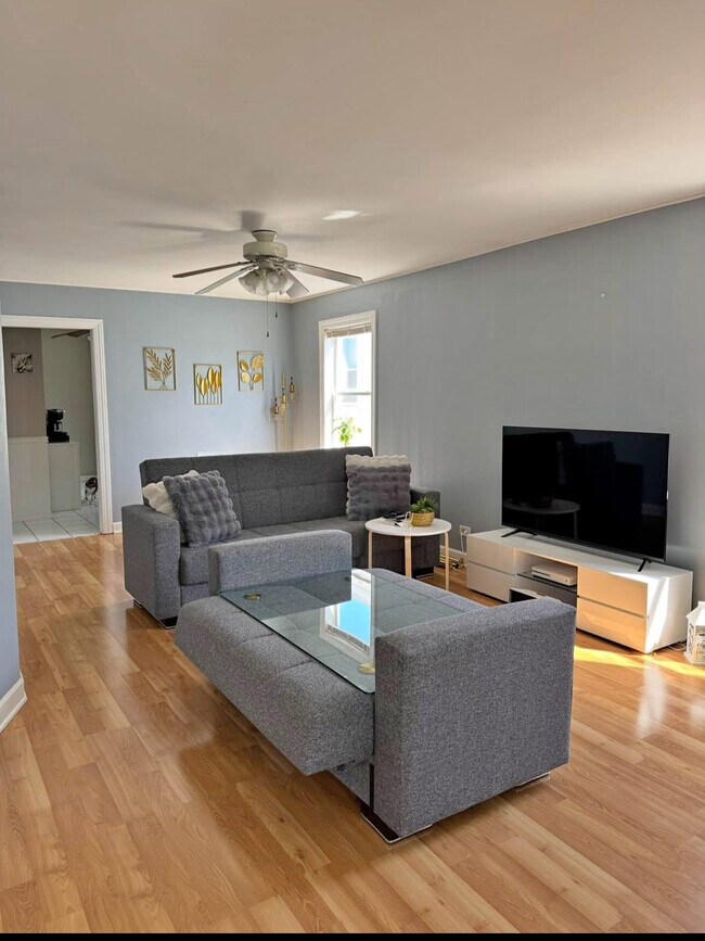 property at 3915 N Oconto Ave