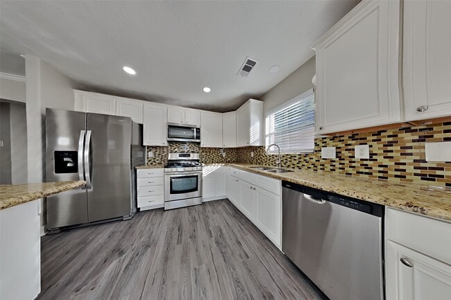 32106 Willow Creek Park in Conroe, TX - Building Photo - Building Photo