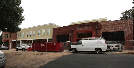 Patrick Henry Square in Richmond, VA - Foto de edificio - Building Photo