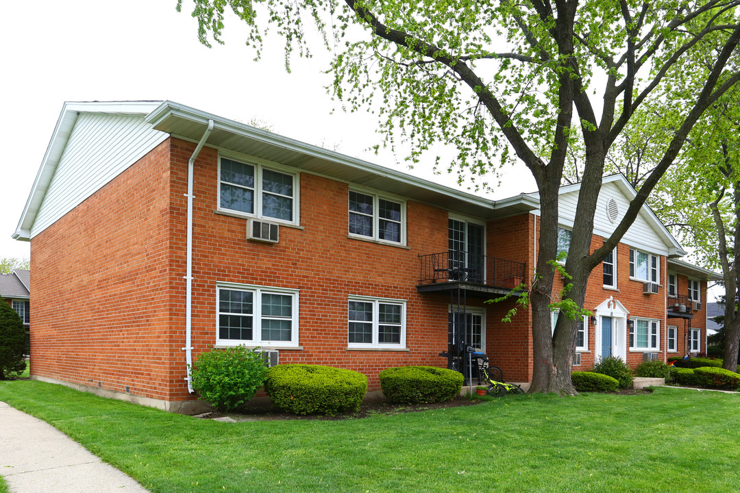 ReNew Des Plaines South in Des Plaines, IL - Building Photo