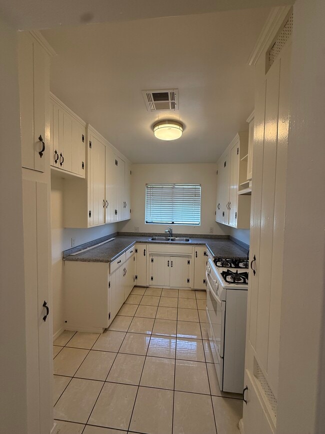 5935 Buffalo Ave in Van Nuys, CA - Building Photo - Building Photo