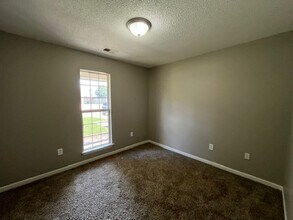 1882 Cresent Ln in Southaven, MS - Building Photo - Building Photo