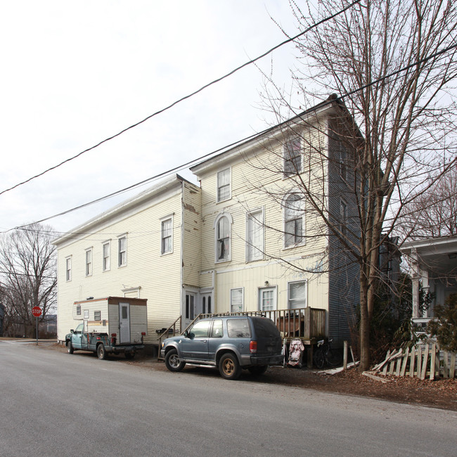 43 River St in Hoosick Falls, NY - Building Photo - Building Photo