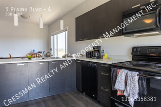 5 Plains Blvd in Pilot Butte, SK - Building Photo - Building Photo