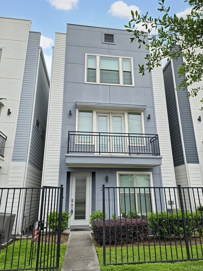 property at 2613 Hutchins St