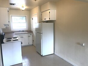 833 SE 80th Ave, Unit 833 in Portland, OR - Foto de edificio - Building Photo