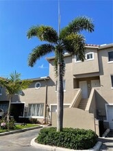 154 Riviera Cir in Weston, FL - Building Photo - Building Photo