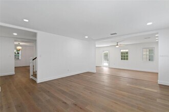 4704 W Brookwood Dr in Tampa, FL - Foto de edificio - Building Photo