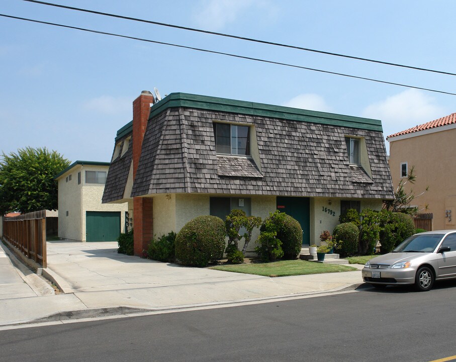 16792 Sims St in Huntington Beach, CA - Building Photo