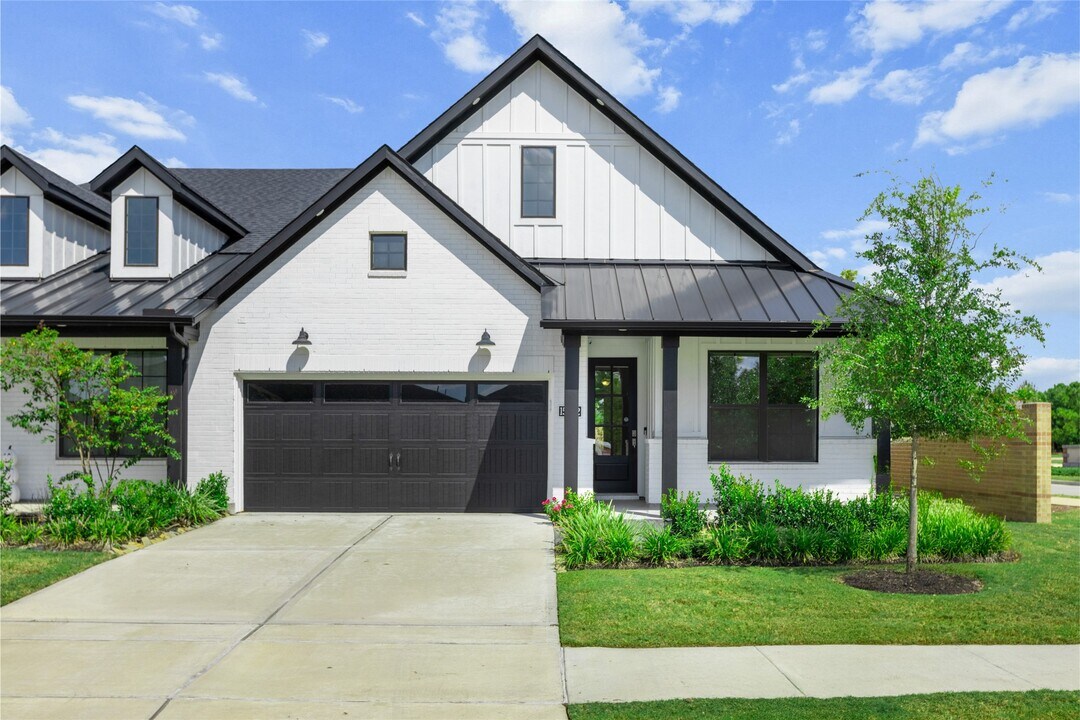 15302 Spanish Ranchos Wy in Cypress, TX - Building Photo