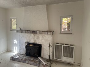 1429 Bonnell Dr in Topanga, CA - Building Photo - Building Photo