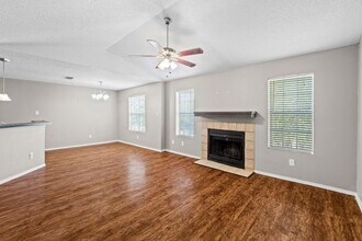 4208 Duval Rd in Austin, TX - Foto de edificio - Building Photo