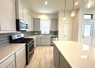 1619 Rustling Creek Dr in Missouri City, TX - Building Photo - Building Photo