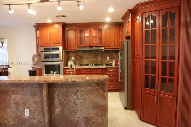 62 Gables Blvd in Weston, FL - Building Photo - Building Photo