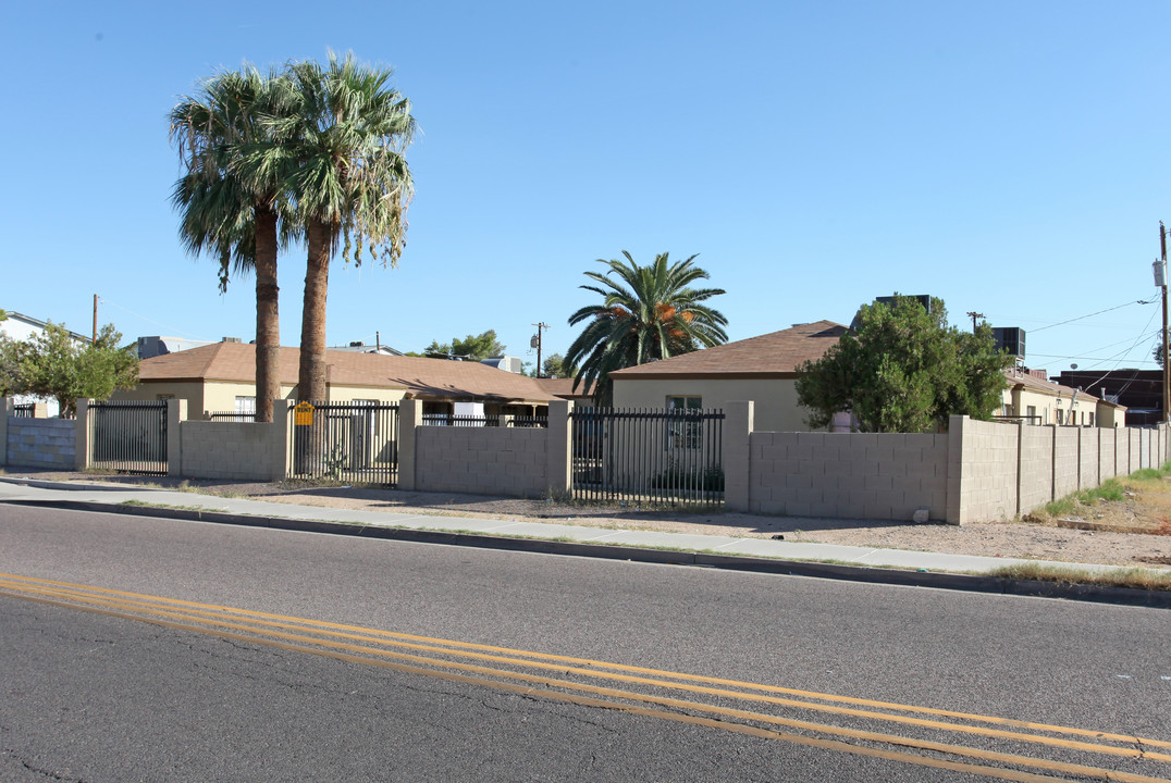 Mountain View Apartments in Phoenix, AZ - Building Photo