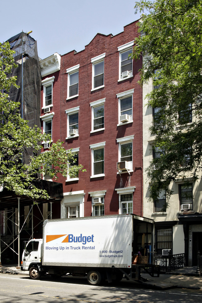 301 E 10th St in New York, NY - Foto de edificio - Building Photo