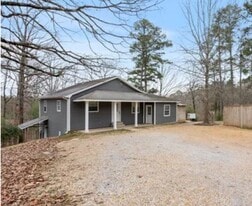 115 CR 421 in Oxford, MS - Building Photo